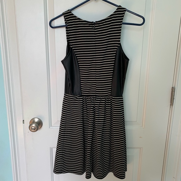 Black and white striped dress - Picture 2 of 2